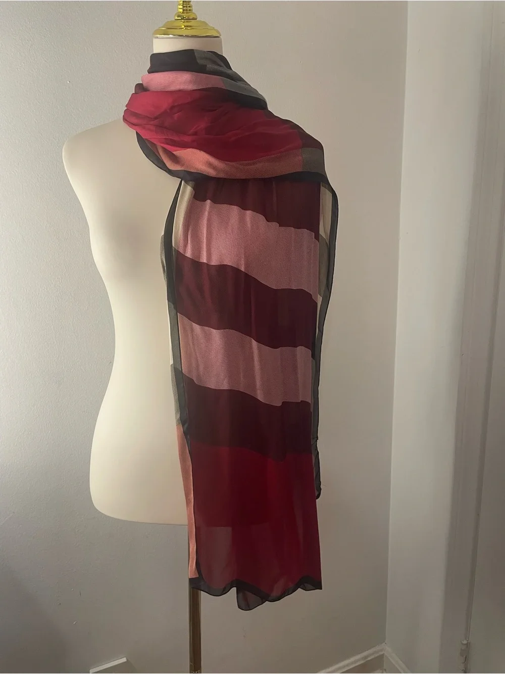 Authentic Burberry Plaid Mega check Lightweight Women's Scarf - Picture 5 of 13